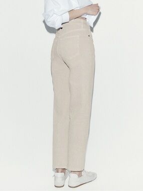 NWT H&M Mom Jeans High Waist Size 6 Beige